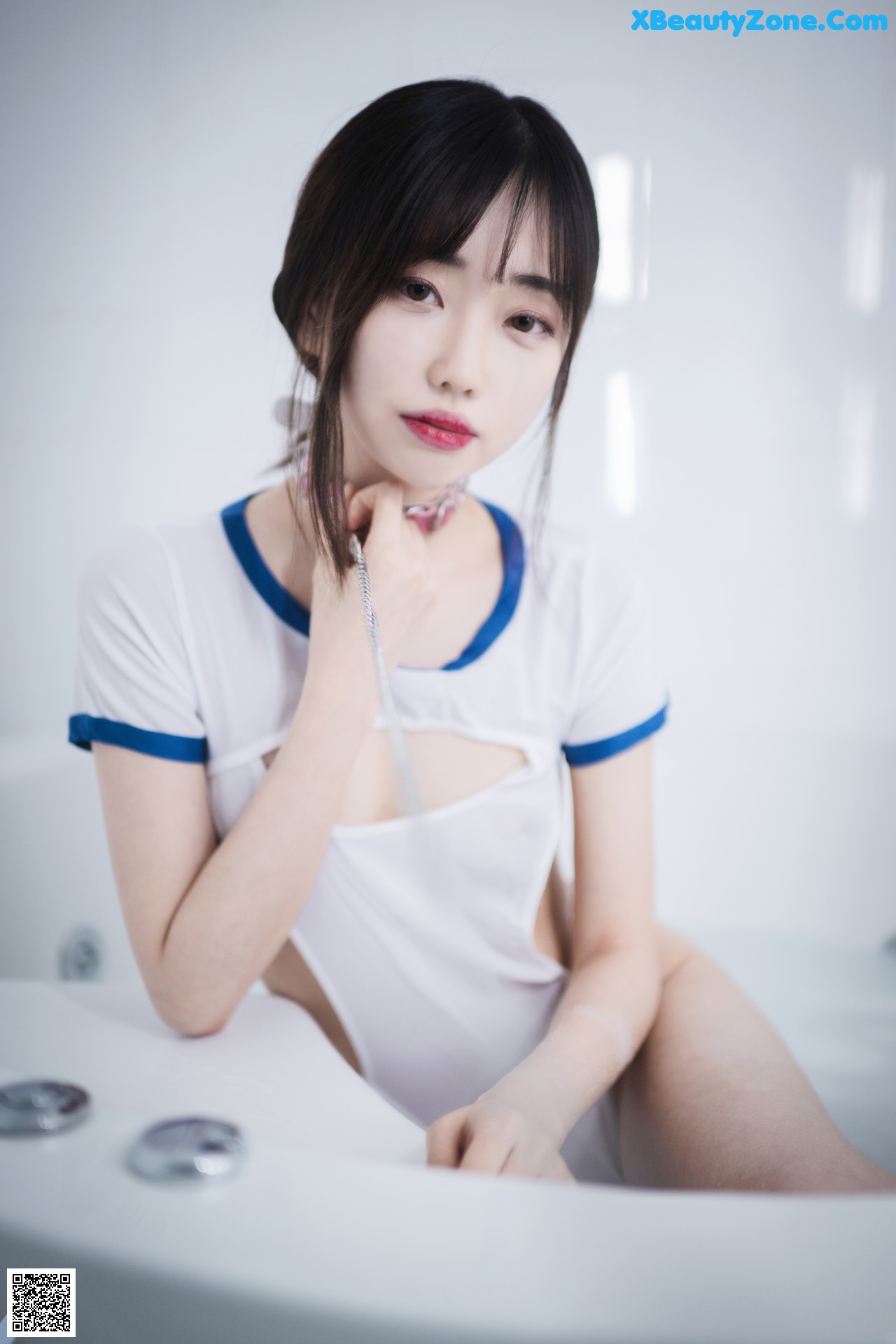 View - Kim Ji-Won 김지원, [BLUECAKE] White One + RED.Ver – Set.01 - 